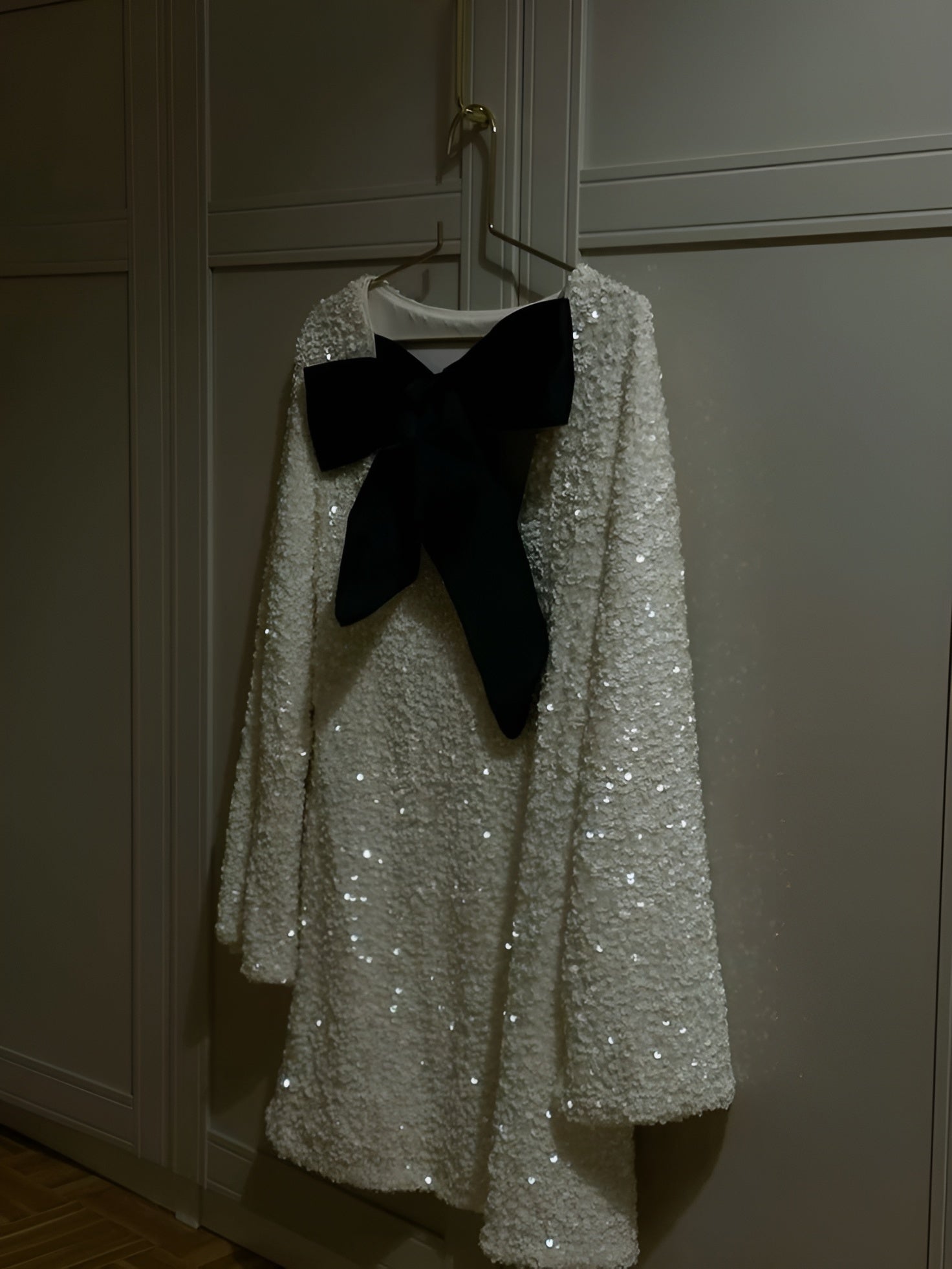 Carina - Robe en sequins avec volants