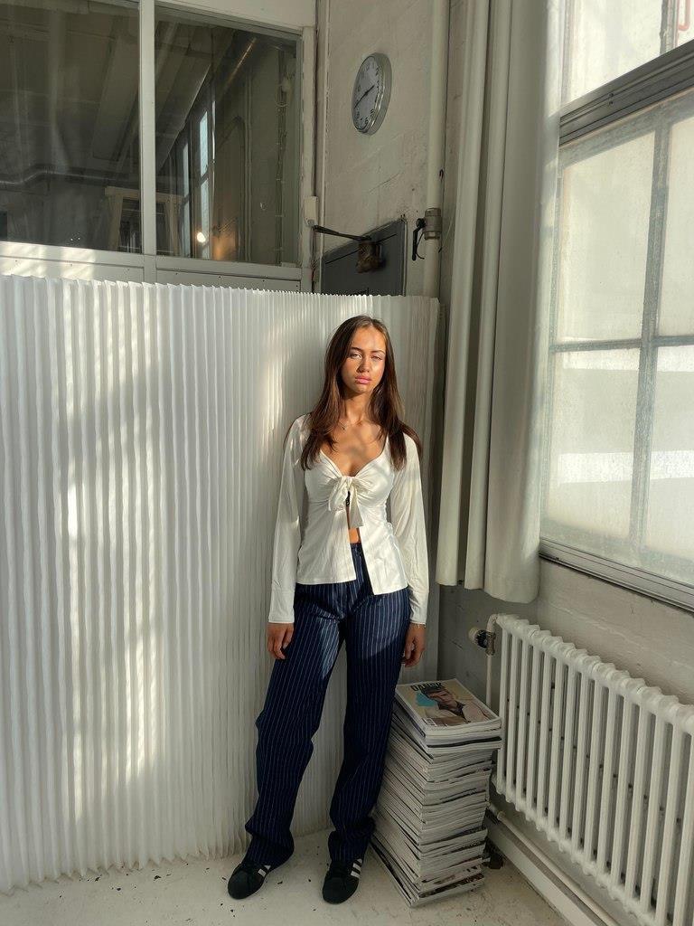 Merle – Blouse élégante avec détail de nœud